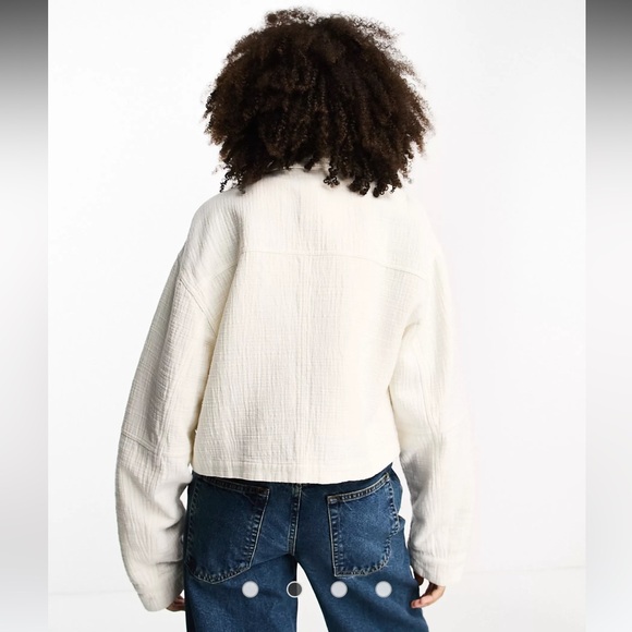 ASOS DESIGN cropped textured shirt jacket in white size 14 - Picture 2 of 7